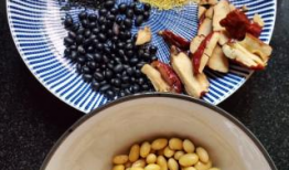 黑豆黑芝麻豆浆,营养滋补的养生佳饮